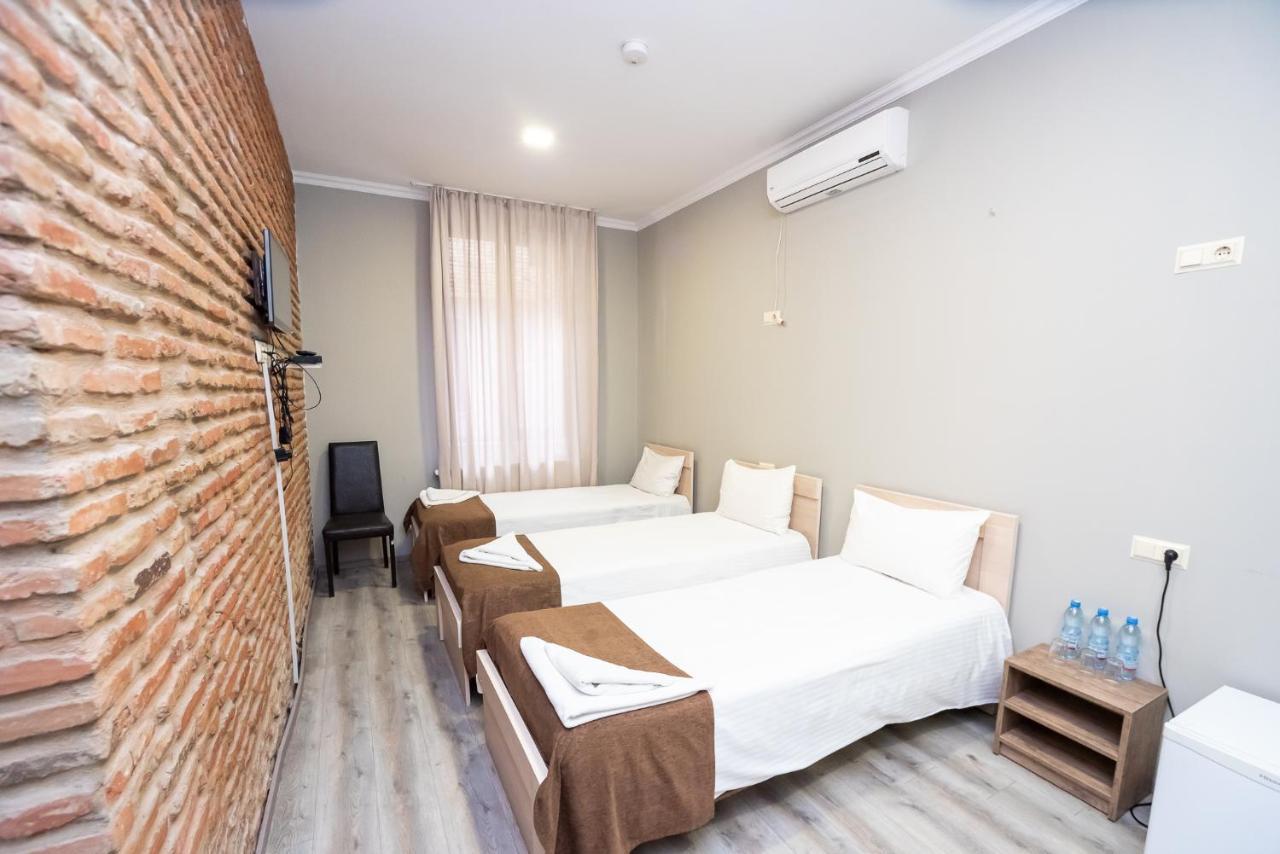 Tiflis Hotel Екстериор снимка