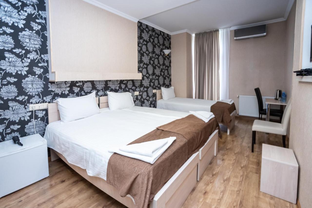Tiflis Hotel Екстериор снимка
