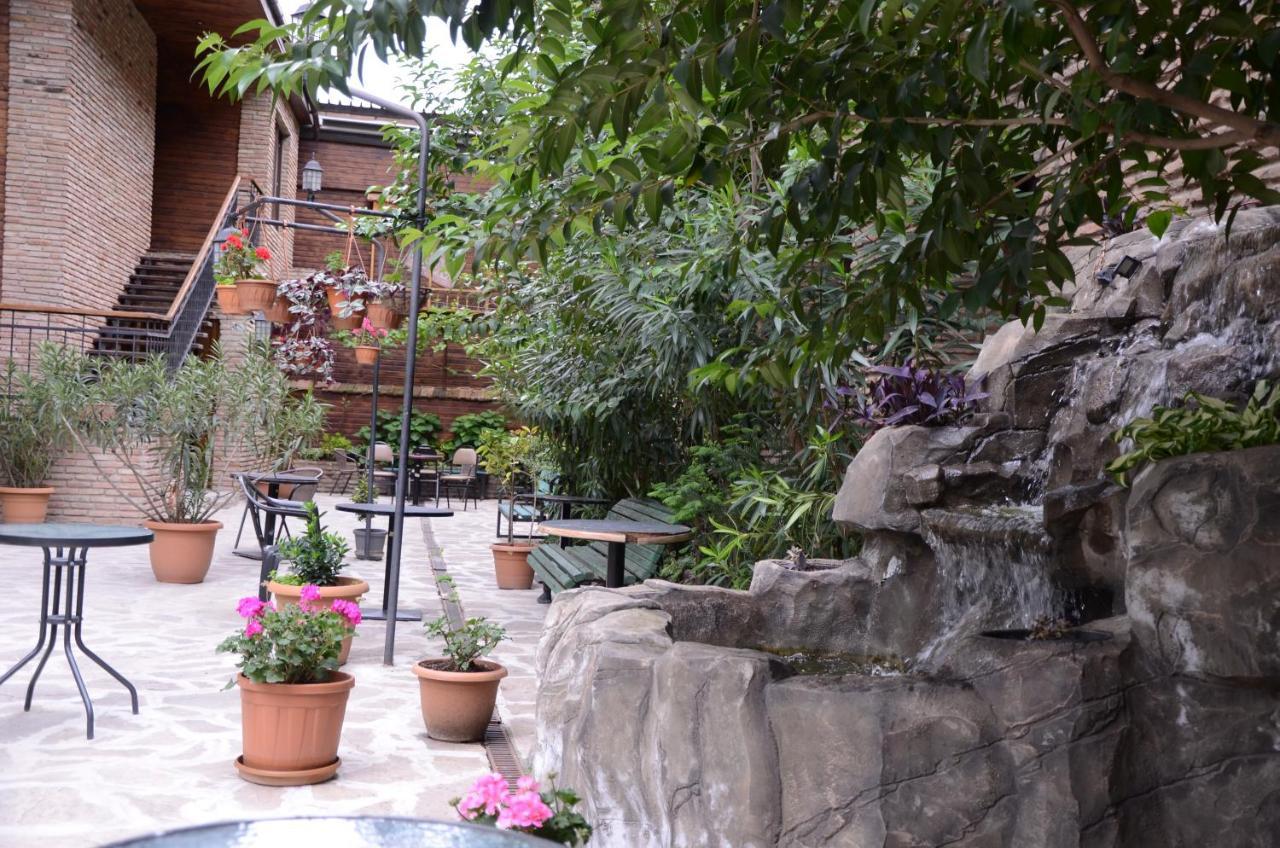 Tiflis Hotel Екстериор снимка